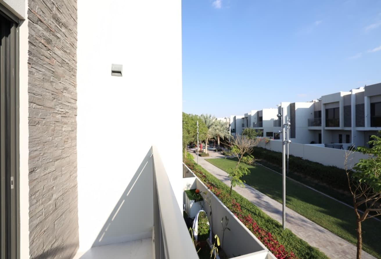 Genuine | Single Row | Corner Unit | Ready to Move