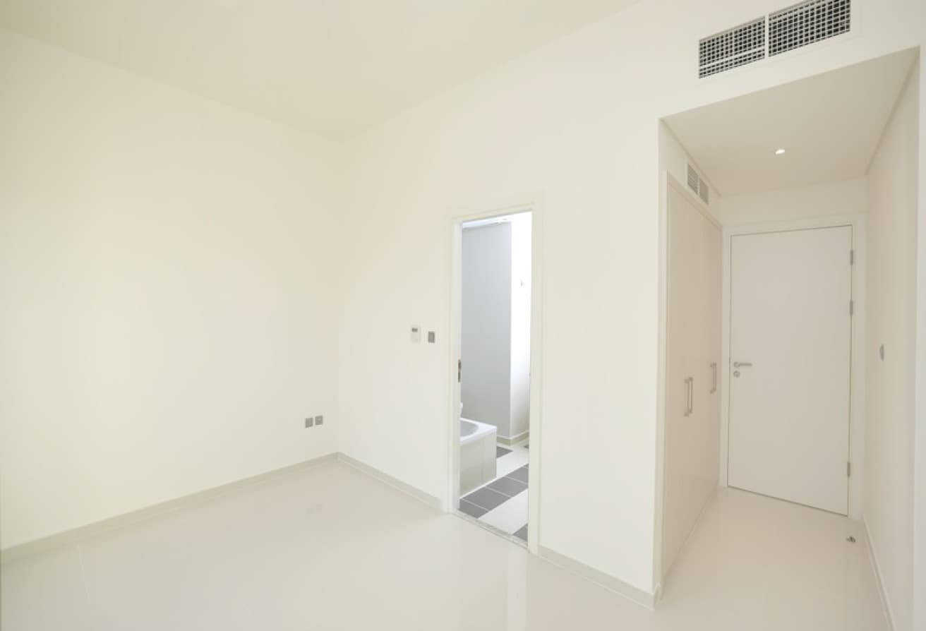 Genuine | Single Row | Corner Unit | Ready to Move