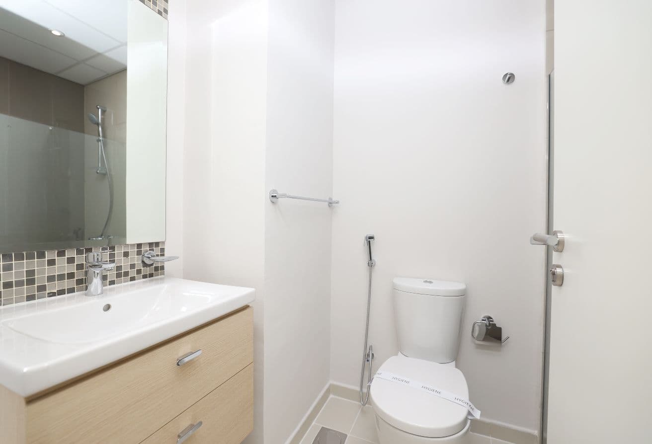 Single Row| Park behind | Next to Community Centre