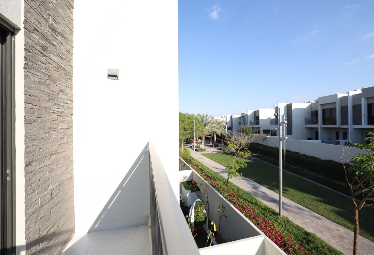 Single Row| Park behind | Next to Community Centre