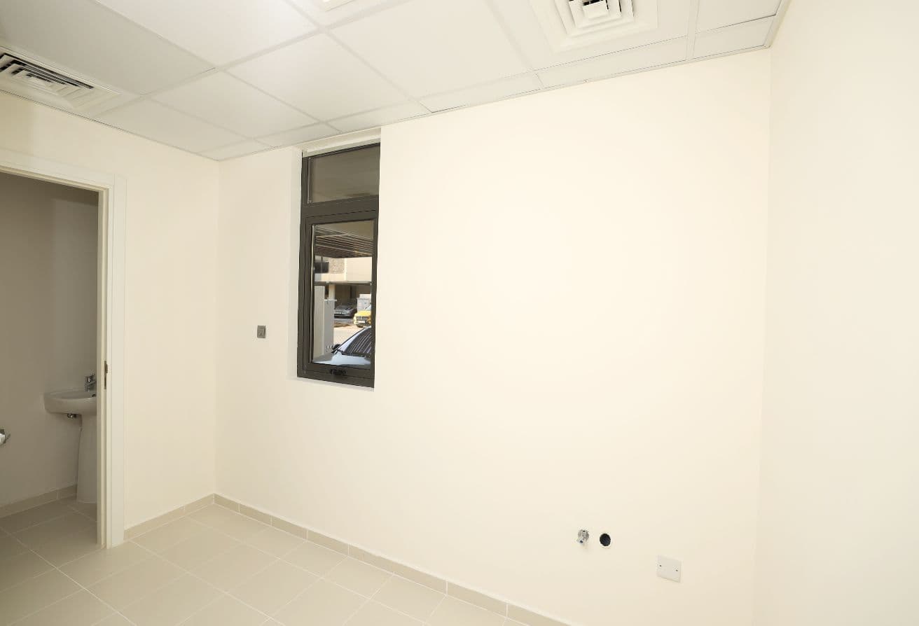 Single Row| Park behind | Next to Community Centre