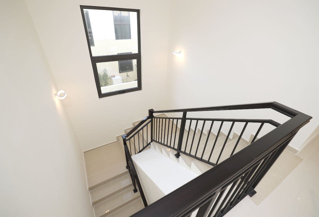 Single Row| Park behind | Next to Community Centre