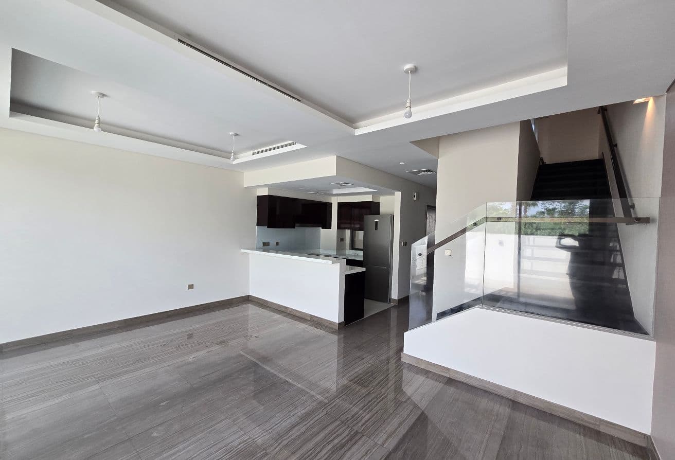 Vacant | Spacious | Prim Location - View 2