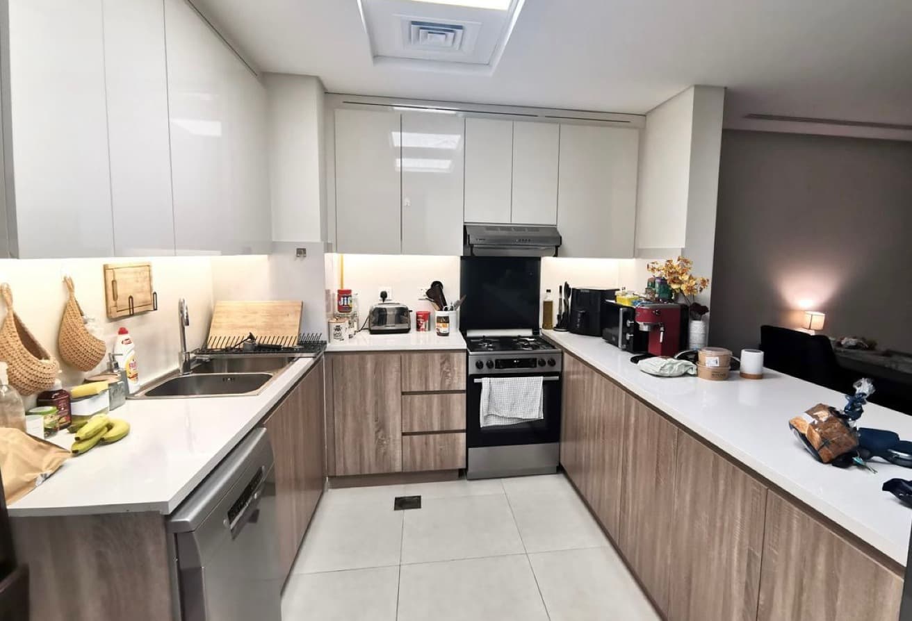 Premium Location | Genuine Listing | Spacious - View 3