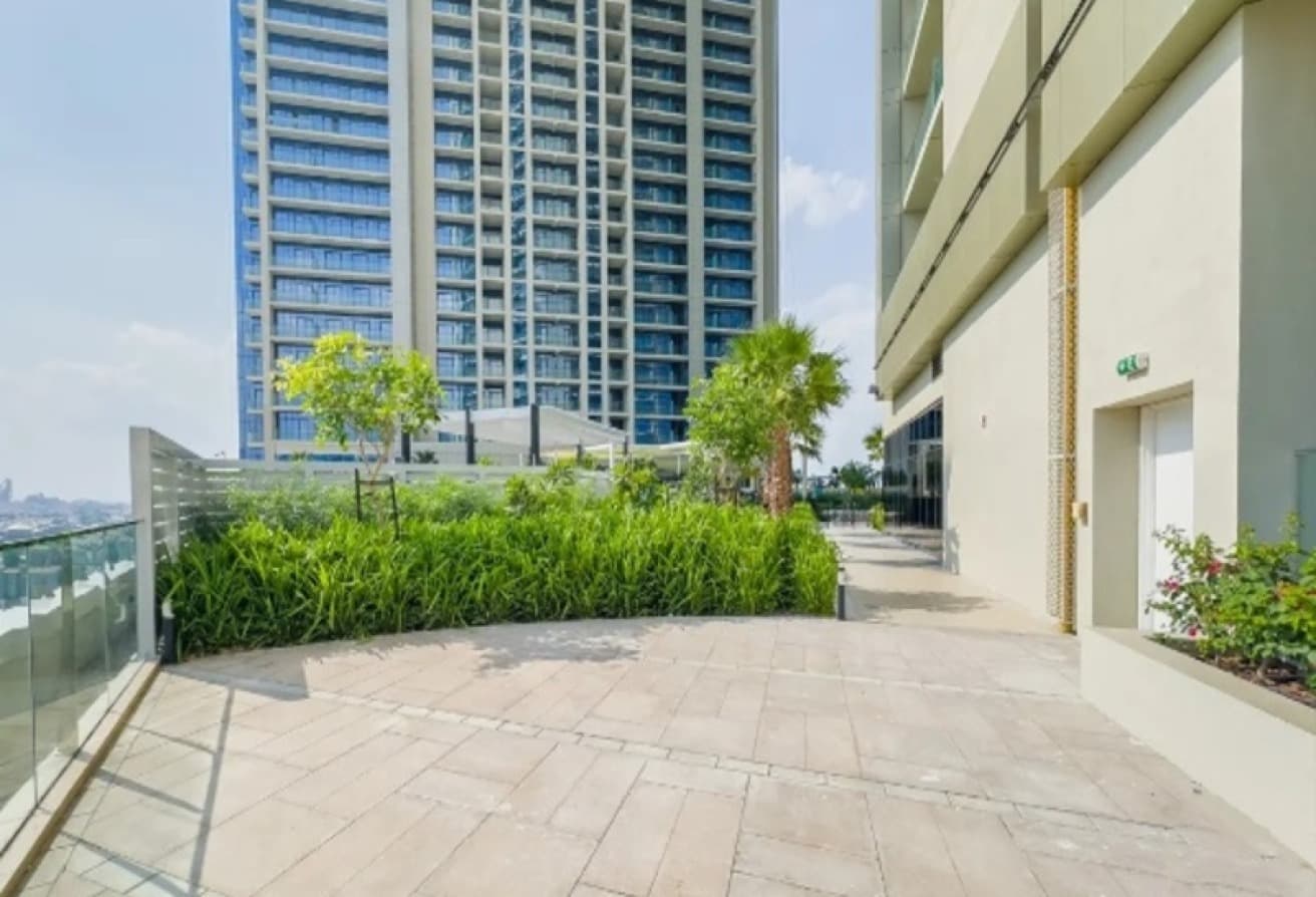 Sea View | Premium location | Vacant | Modern
