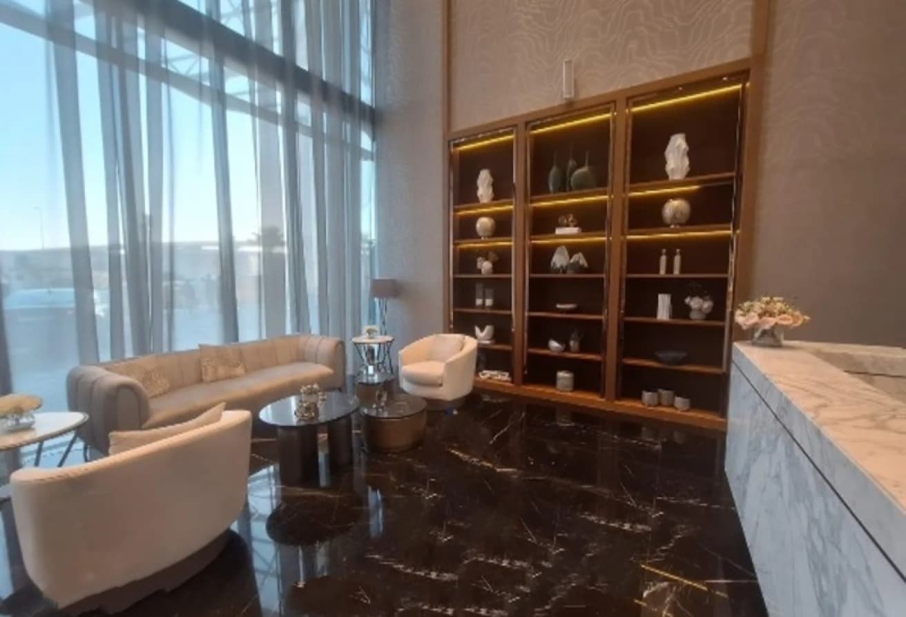 Sea View | Premium location | Vacant | Modern