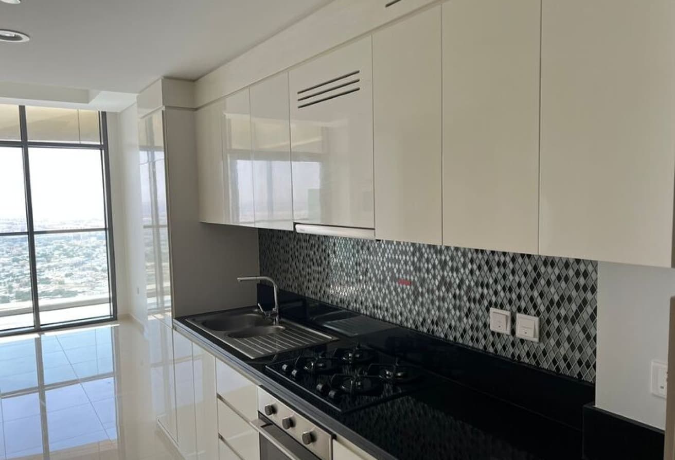 Sea View | Premium location | Vacant | Modern