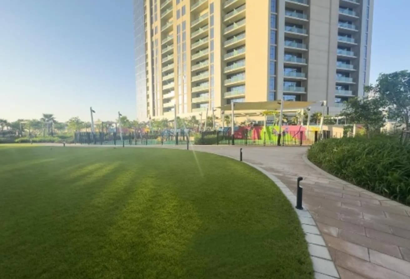 Sea View | Premium location | Vacant | Modern