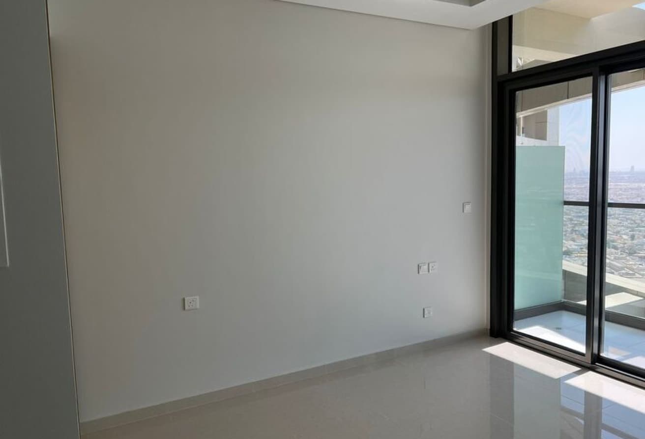 Sea View | Premium location | Vacant | Modern