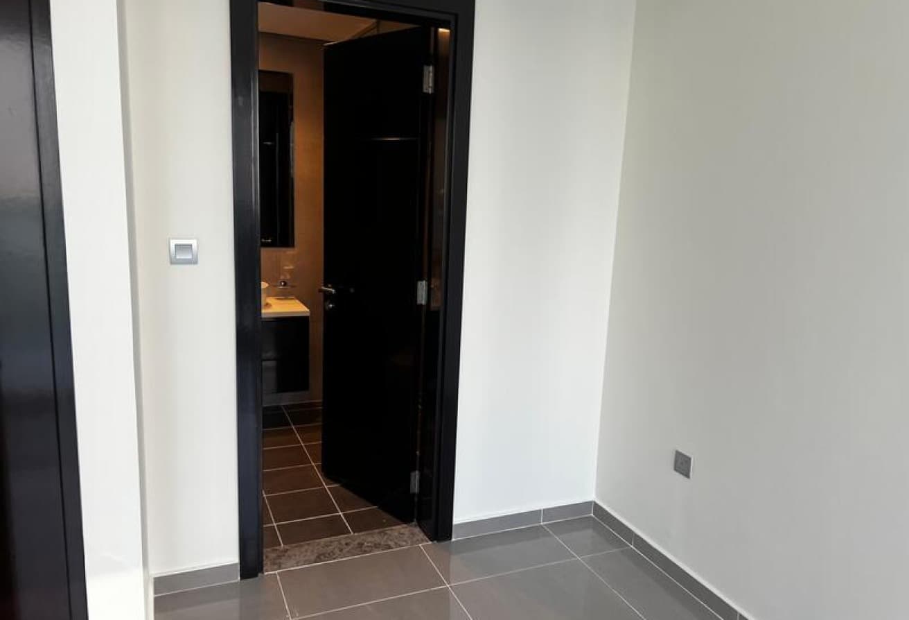 Premium Location| Genuine Listing |Spacious Layout - View 5