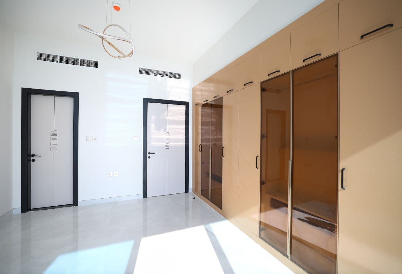 Ready | Spacious Layout | Prime Arjan Location