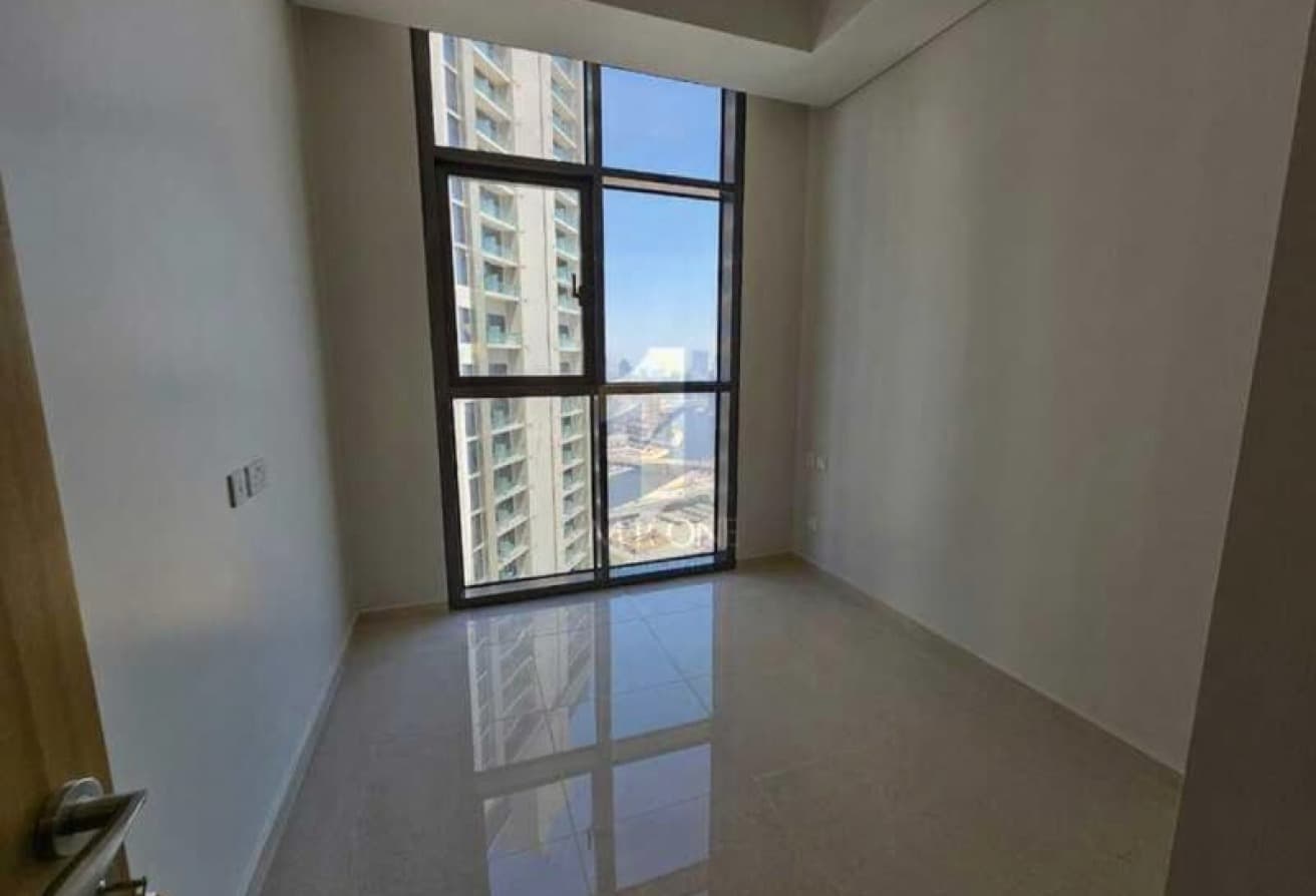 Exclusive | 2 Bed +Study | Genuine Resale