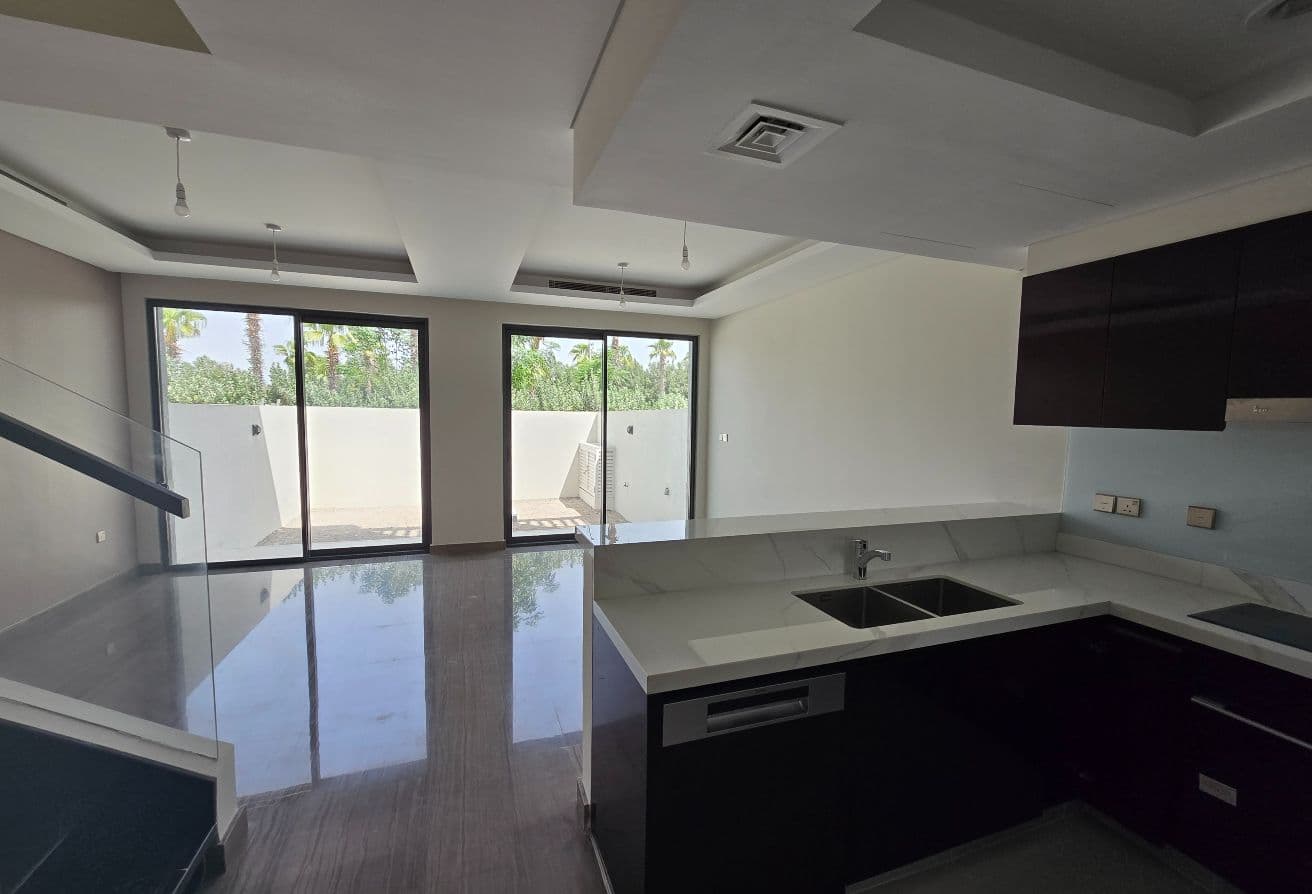 Prim Location | Vacant | Spacious - View 3