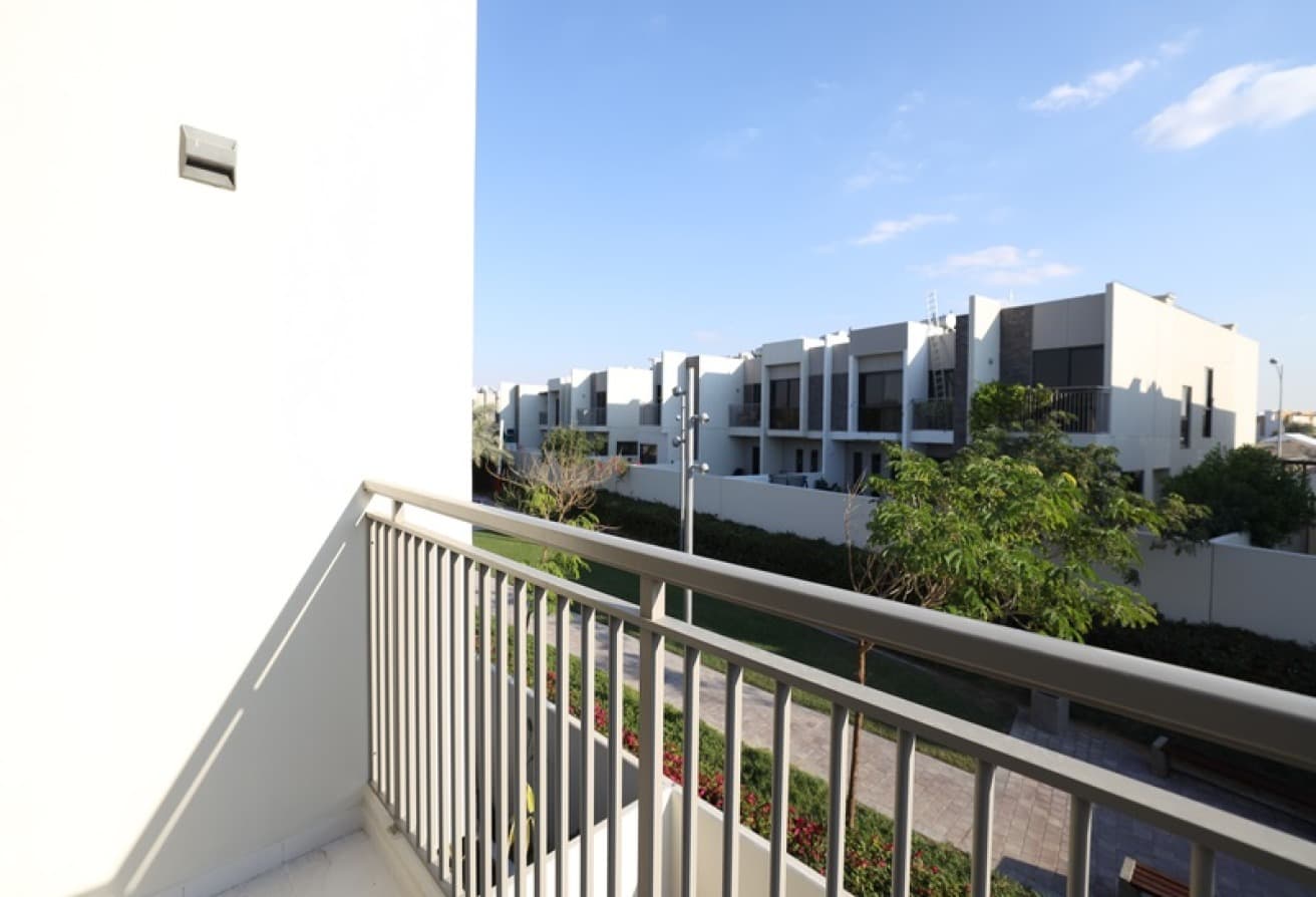 Genuine Listing | Single Row | Corner Unit |Vacant - Main view