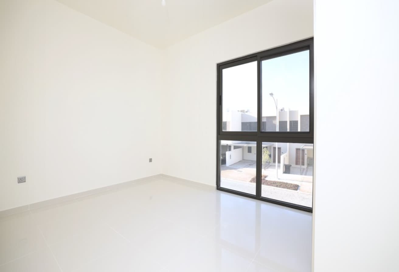 Genuine Listing | Single Row | Corner Unit |Vacant