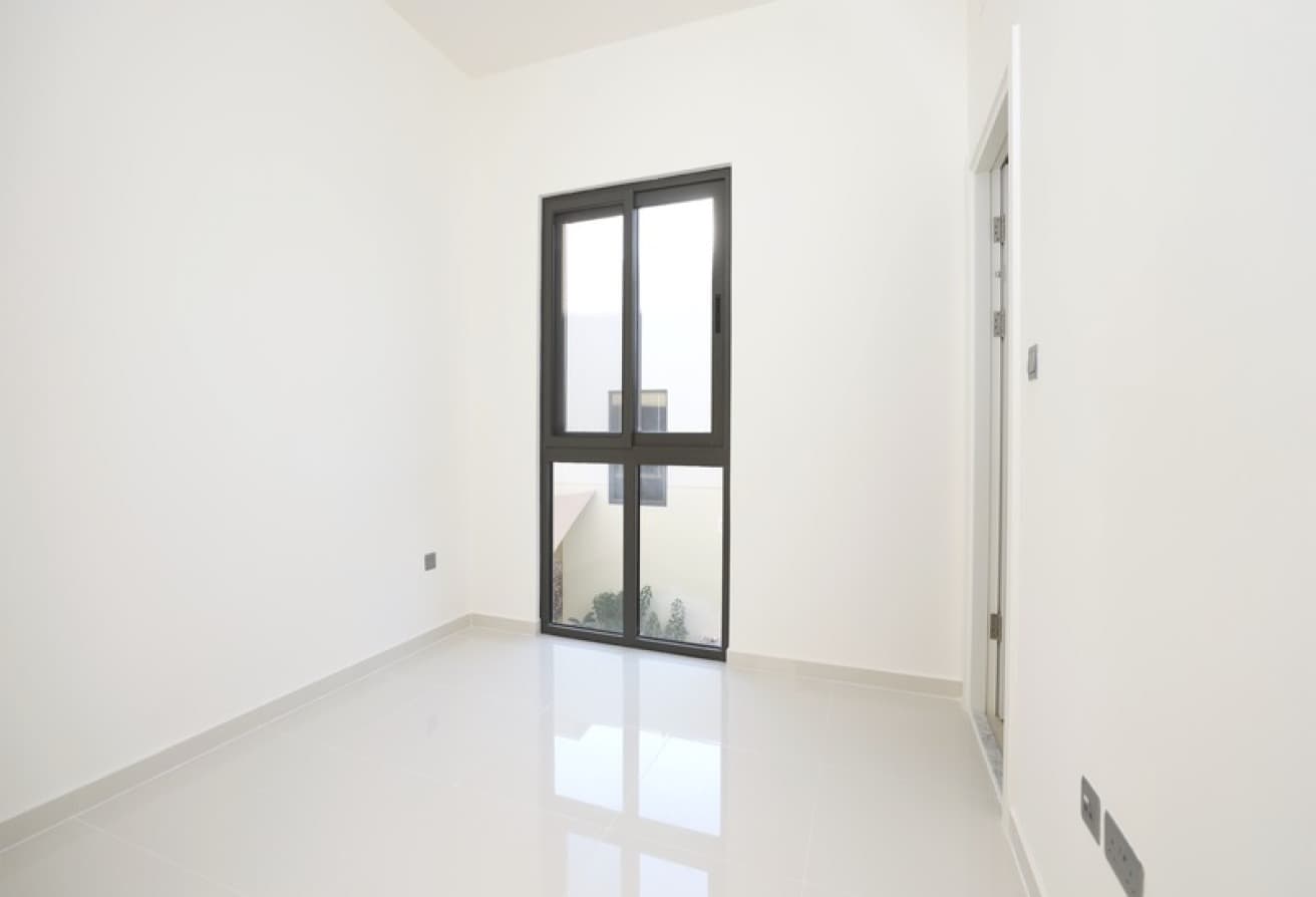 Genuine Listing | Single Row | Corner Unit |Vacant