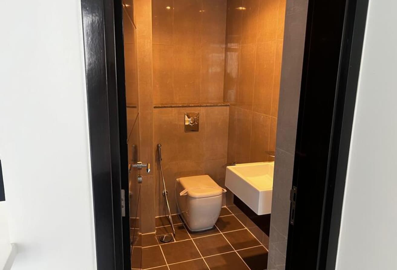 Premium Location | Genuine | Spacious