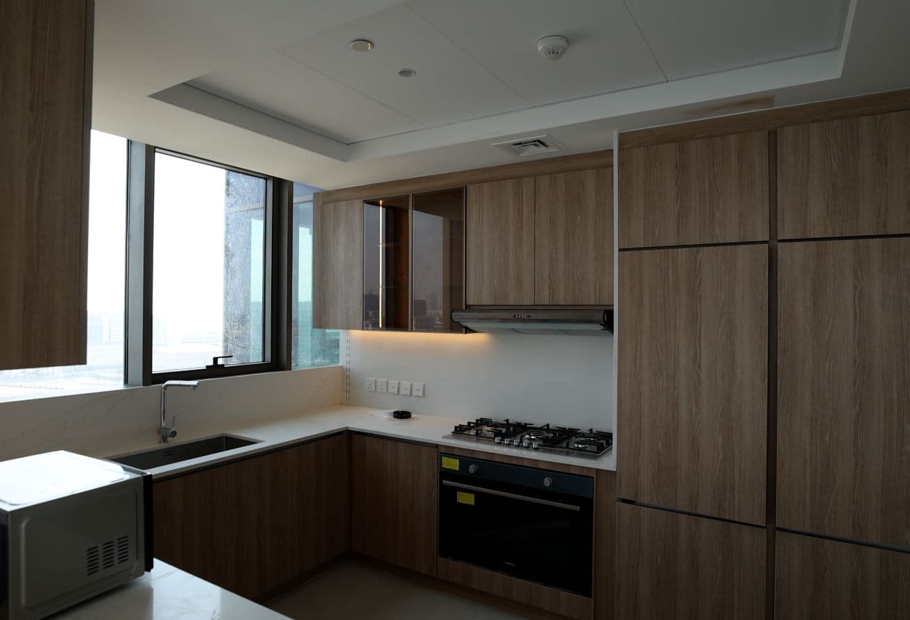 Spacious | Prime Location | Lake View - View 4