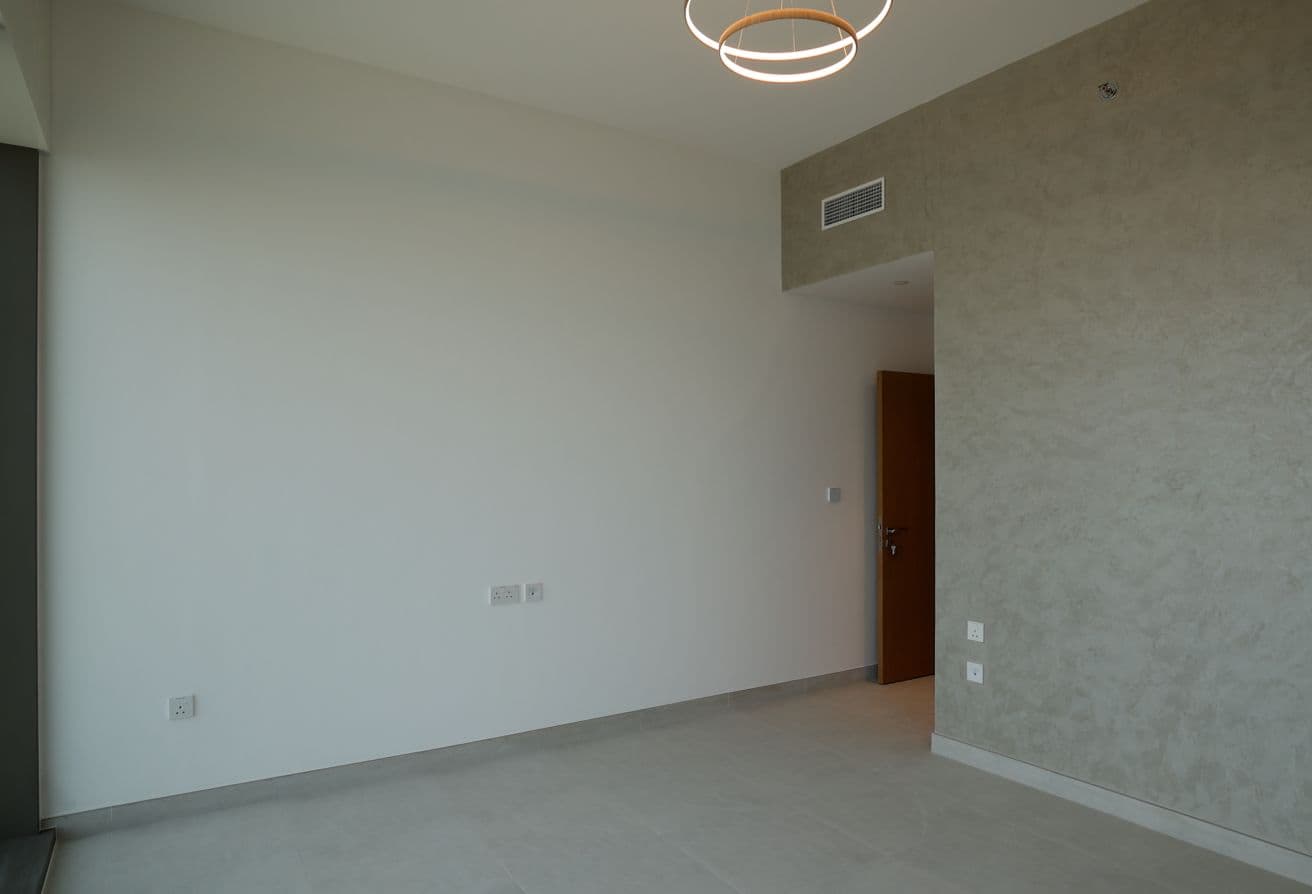 Spacious | Prime Location | Lake View